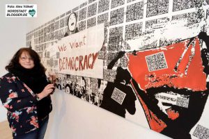 „Codes und Tapes“: Ausstellung zu digitaler Kunst und Datenüberwachung